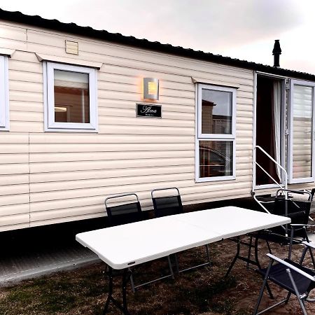 Impeccable 4-Bed Caravan In Clacton-On-Sea Exterior foto