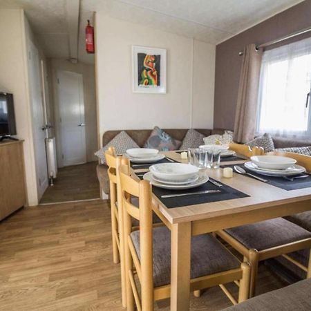 Impeccable 4-Bed Caravan In Clacton-On-Sea Exterior foto