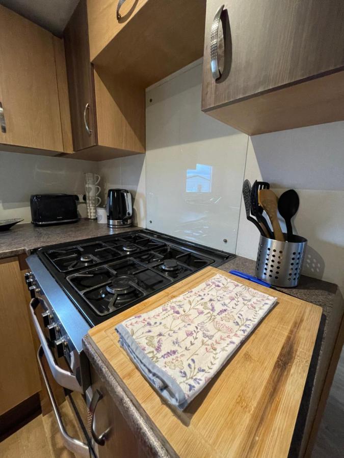 Impeccable 4-Bed Caravan In Clacton-On-Sea Exterior foto