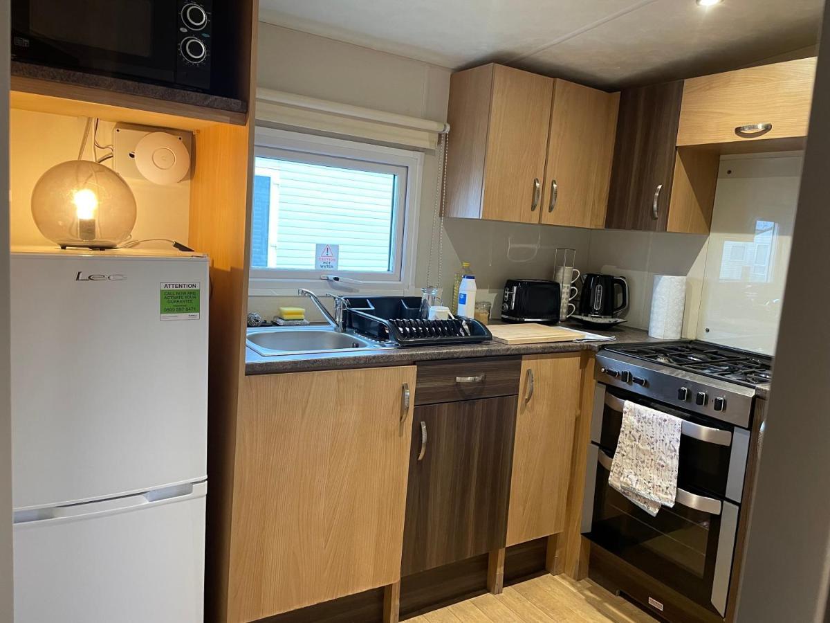 Impeccable 4-Bed Caravan In Clacton-On-Sea Exterior foto