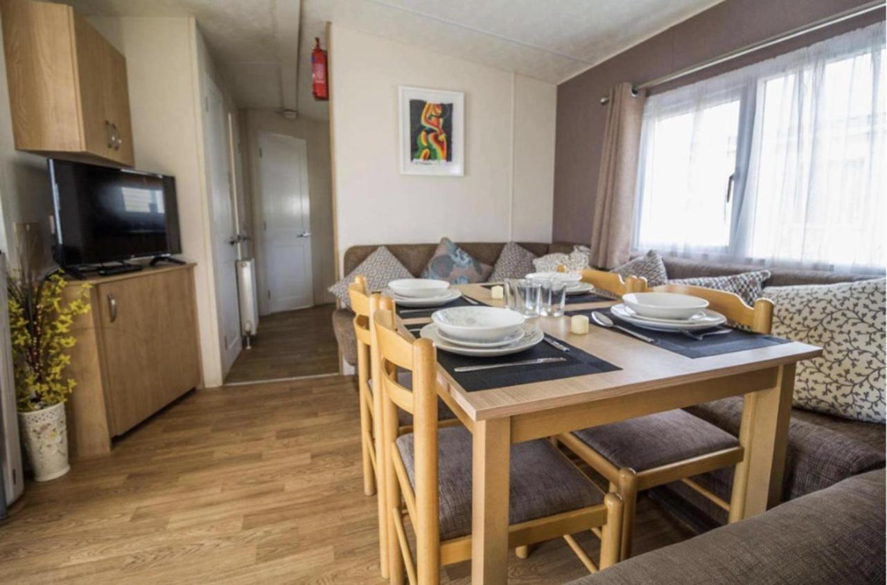 Impeccable 4-Bed Caravan In Clacton-On-Sea Exterior foto